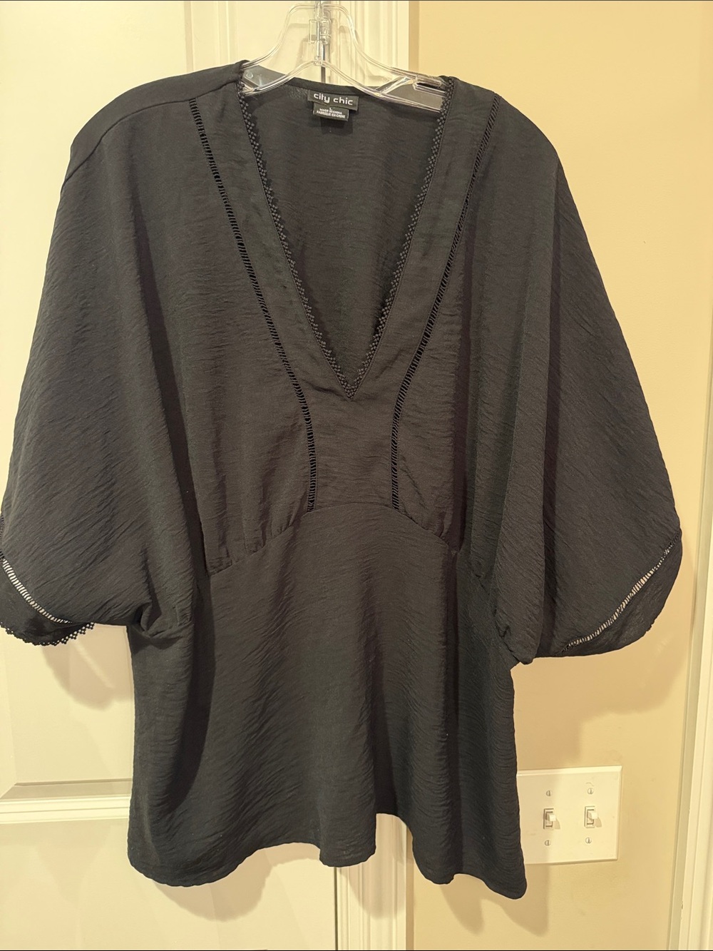 City Chic Black V-Neck Peasant Tunic with Balloon Sleeves